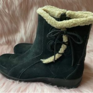 Clarks Angie Madi Bendables Suede Boots Size 7.5M Black sherpa trim